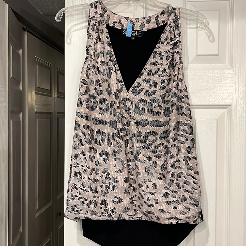 Single Los Angeles v neck crisscross sleeveless blouse. Black, tan & white. S